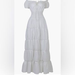 Long white renaissance outfit dress